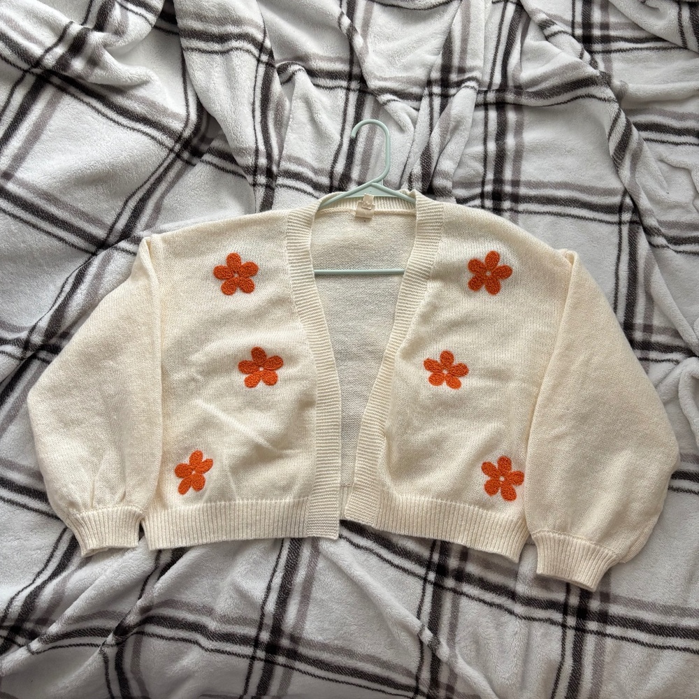 IJOAH - White Cardigan with Elegant Orange Flowers (Size L)